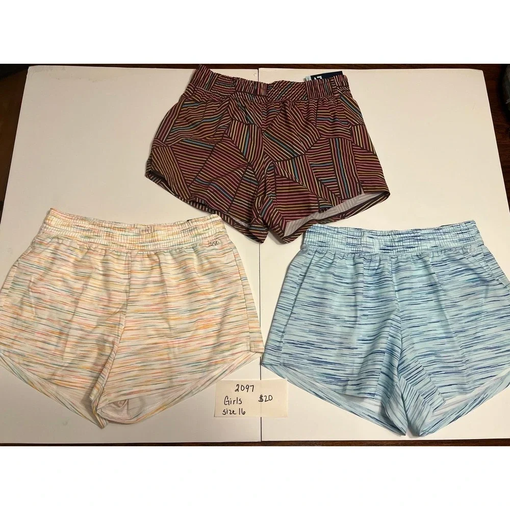 Girls size 16 shorts‎ (2097)